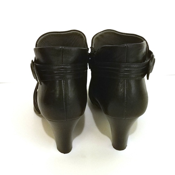 BORN Black Leather Stacked Heel Booties Size 11 - Picture 3 of 8
